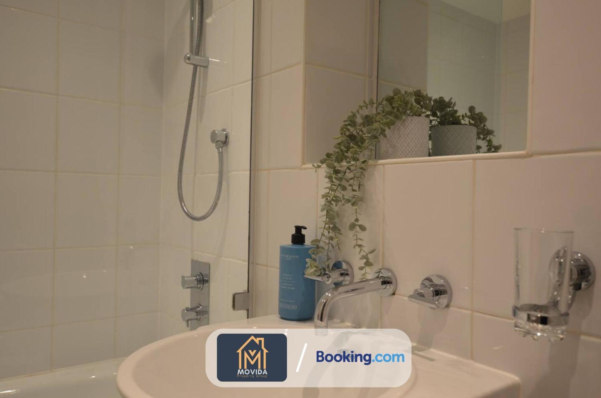 Lgi Stunning 1 Bedroom Apartment By Movida Property Group Short Lets & Serviced Accommodation Leeds  Exterior photo